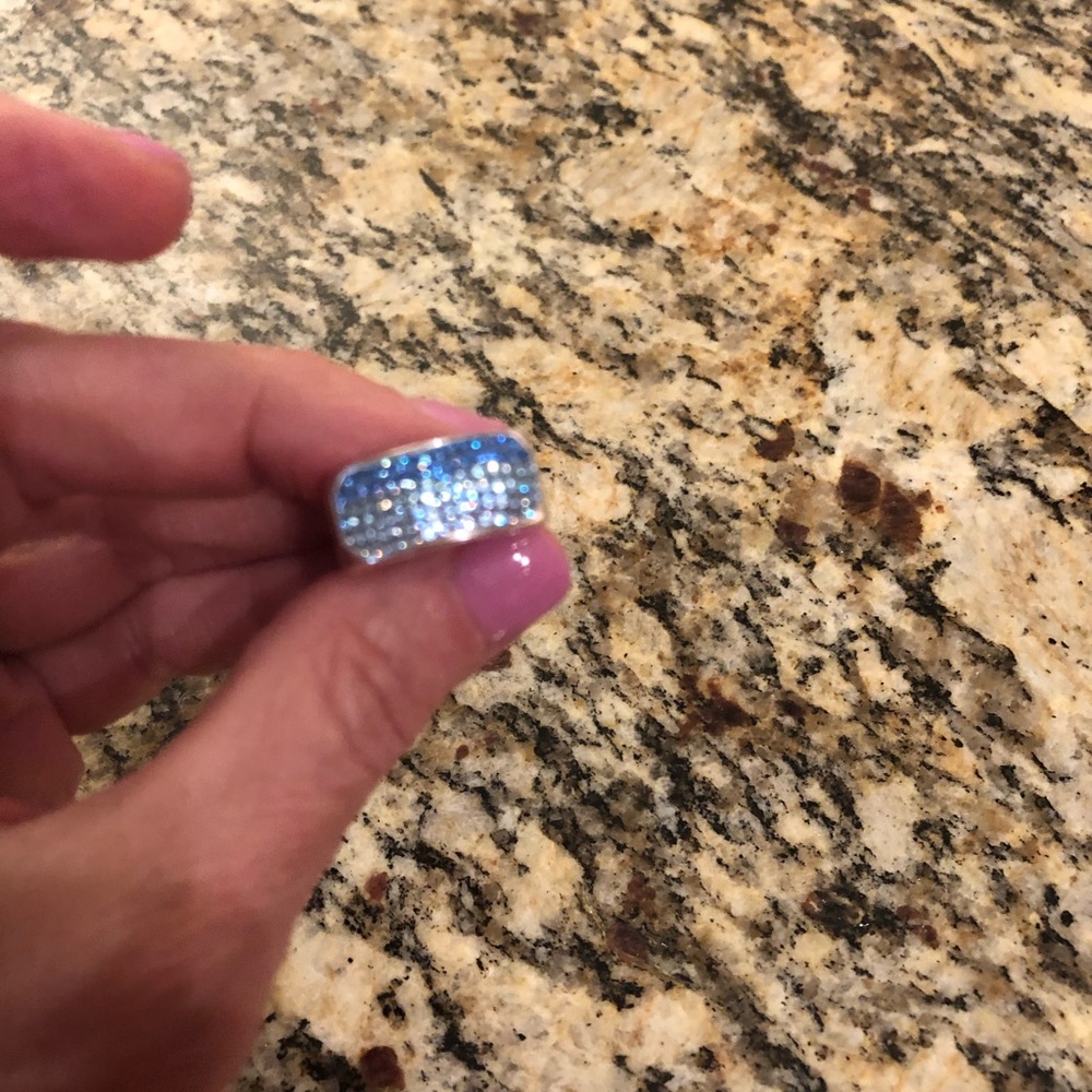 Sterling silver sparkly blue women’s ring size 7